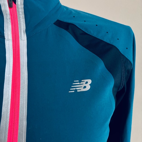 New Balance Women’s Precision Run Jacket XS Teal/Navy Blue - Picture 3 of 9